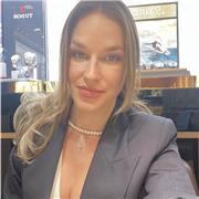 Alegre, creativa, responsable y dinámica, podría dar clases de refuerzo a primaria o ESO.